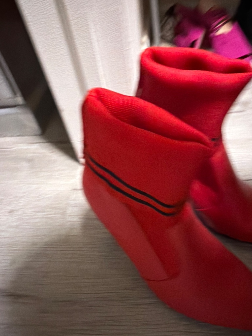 Red boot - Picture 2 of 3